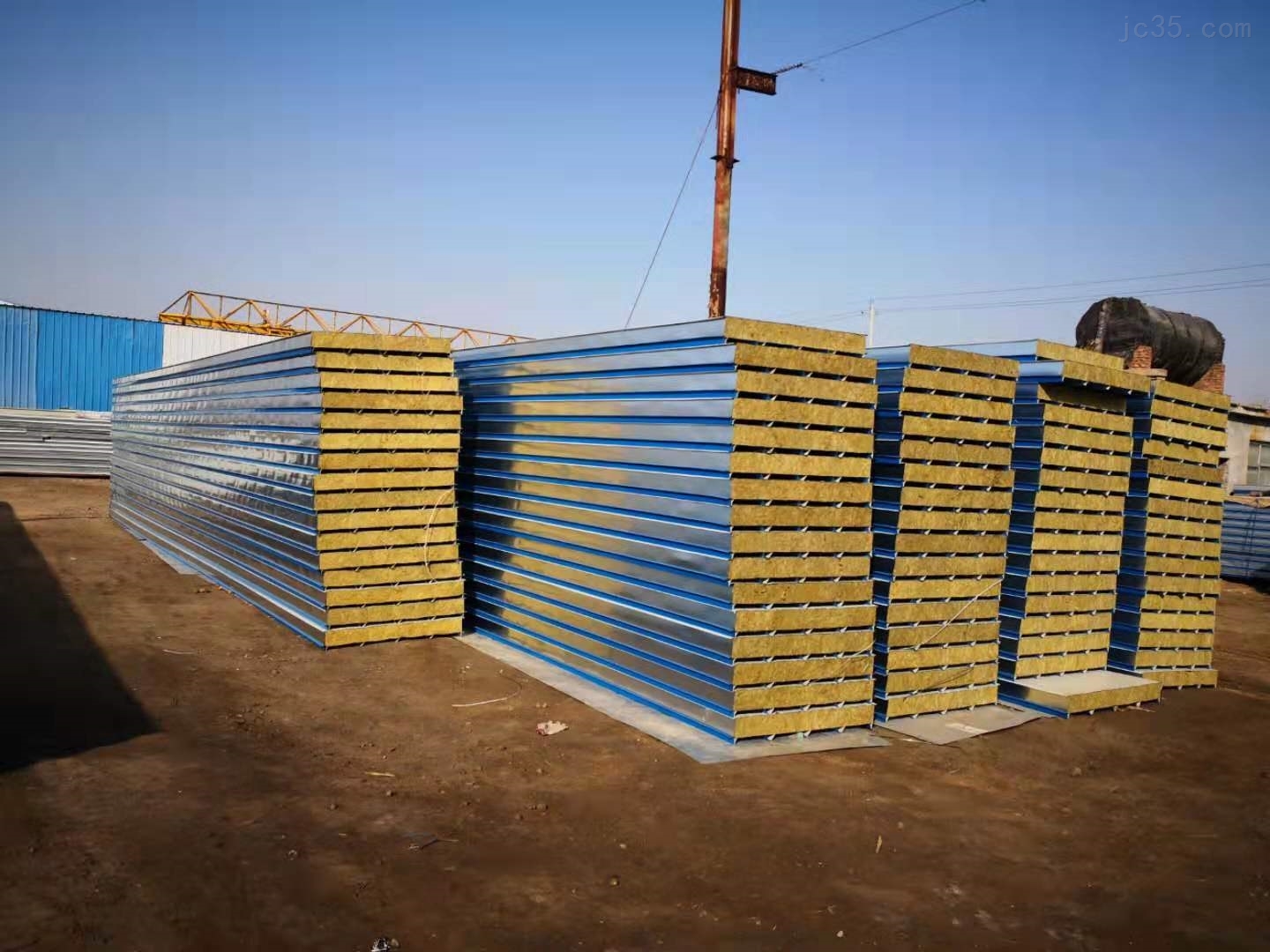 衡水岩棉彩钢复合板厂家